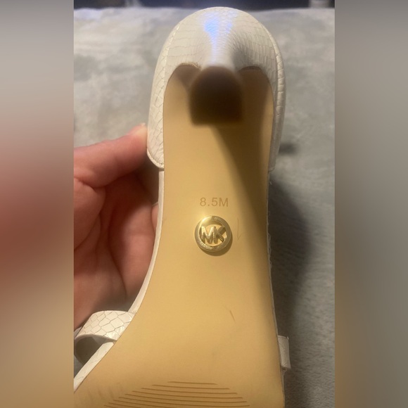 NEW MICHAEL KORS Mid Sandal White - Picture 5 of 10